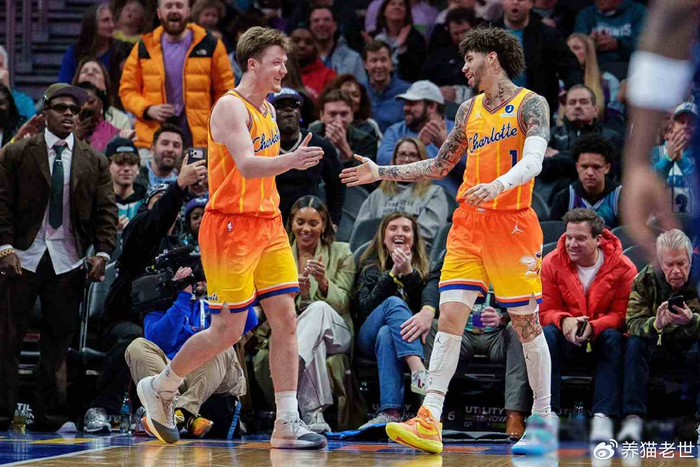 黄蜂三分线外暗流涌动，两人抢破头却没人喊加油|罗齐尔|鲍尔|三分球|波士顿凯尔特人队|特里-罗齐尔_新浪体育_新浪新闻